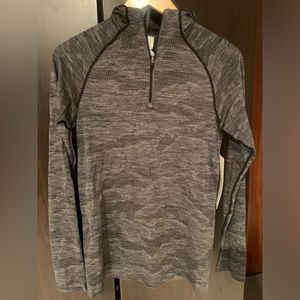 NWT lululemon men’s hoodie Gray/black XS